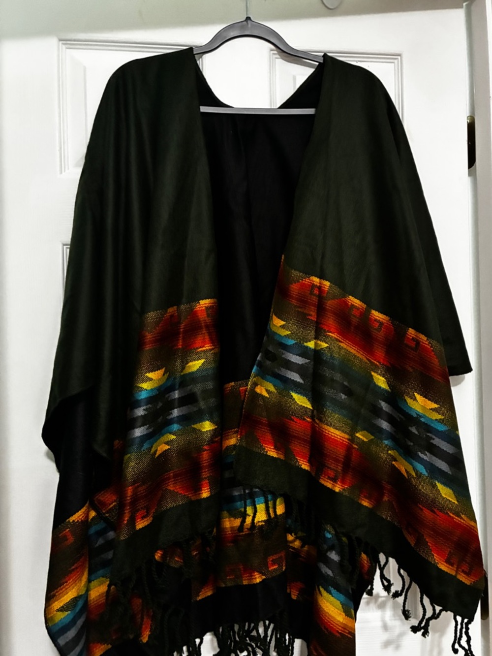 *Stunning* NWT Alpaca wool Aztec Fringe Poncho - Dark Green/Black reversible